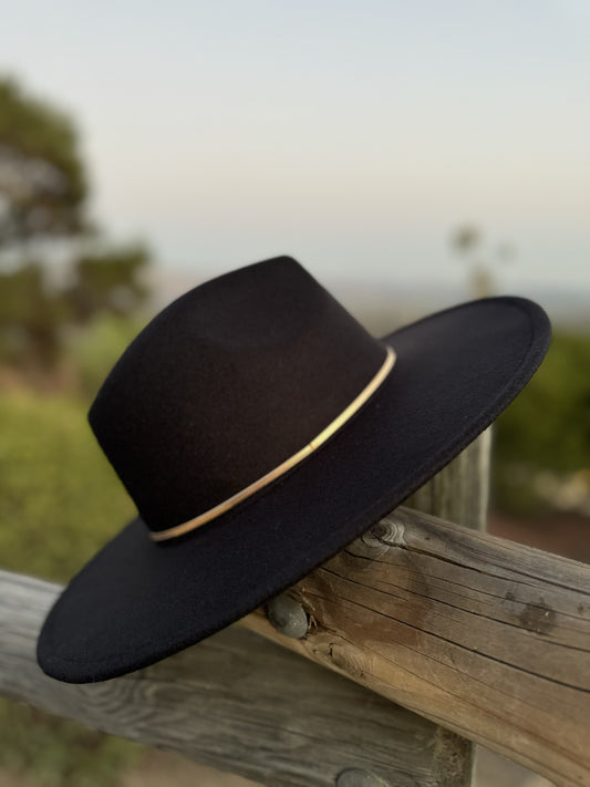 Giddy Up - Thin Gold Chain Black Felt Fedora Hat