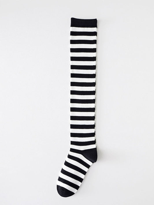 Sweet Boneless Slim Black Striped Knee-high Socks