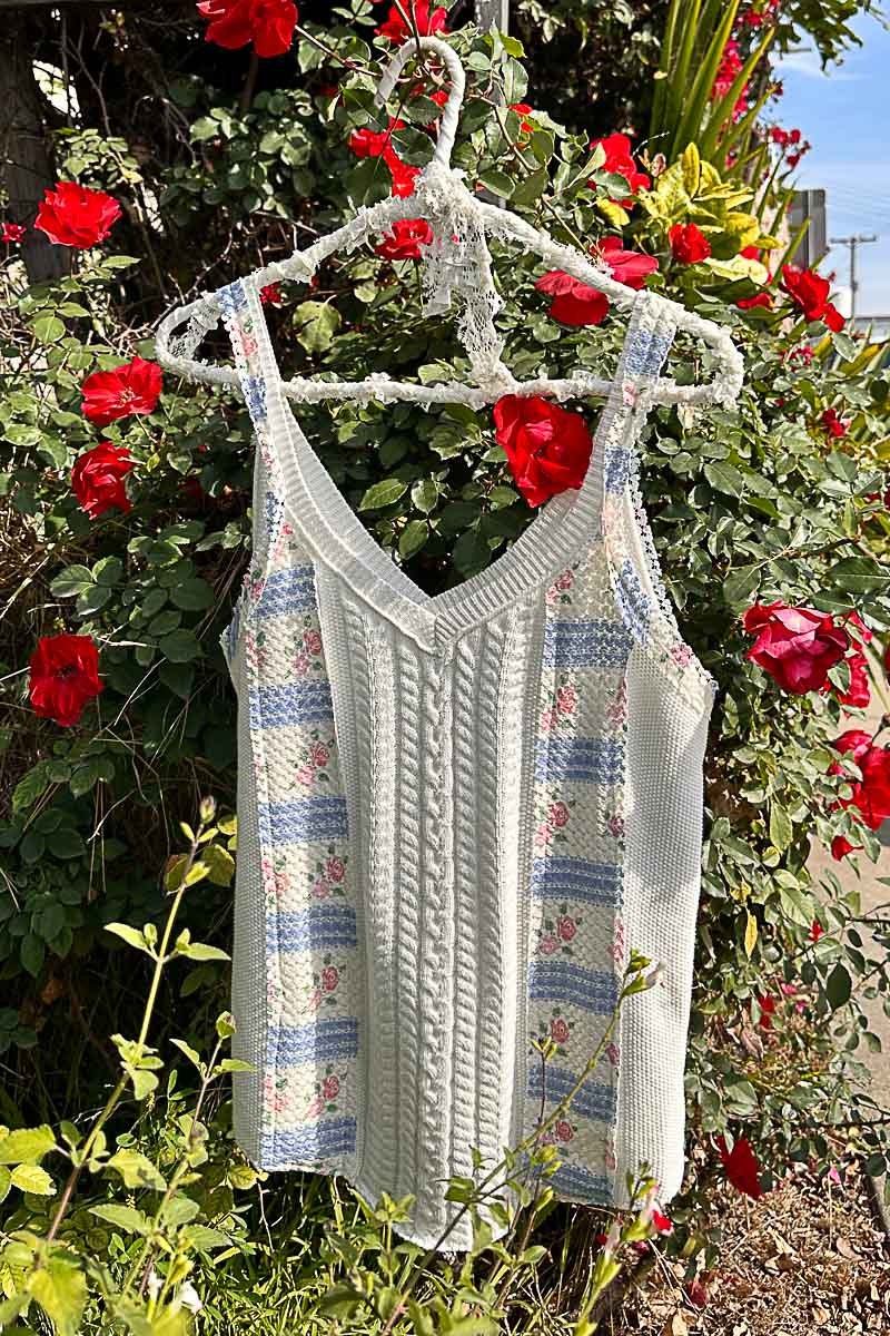 V-neck Sleevless Floral Striped Sweater Top | POL - Final Sale