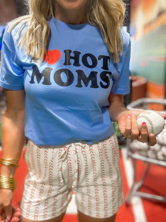 I ❤️ Hot Moms Graphic T-shirt