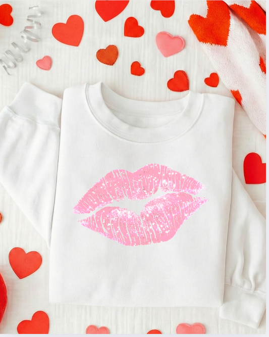 Lip Love White Crewneck Graphic Sweatshirt *
