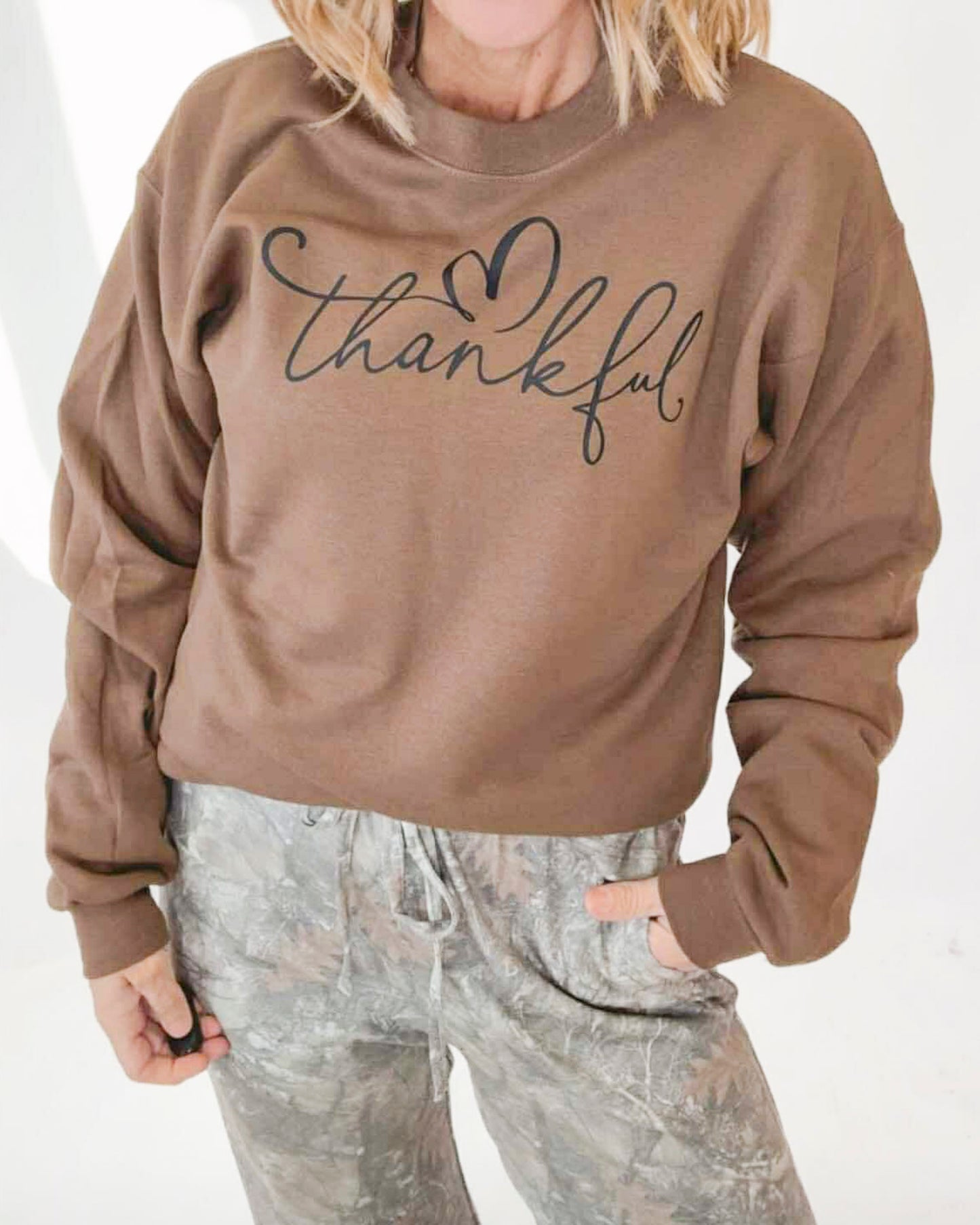 Thankful Crewneck Graphic Sweatshirt