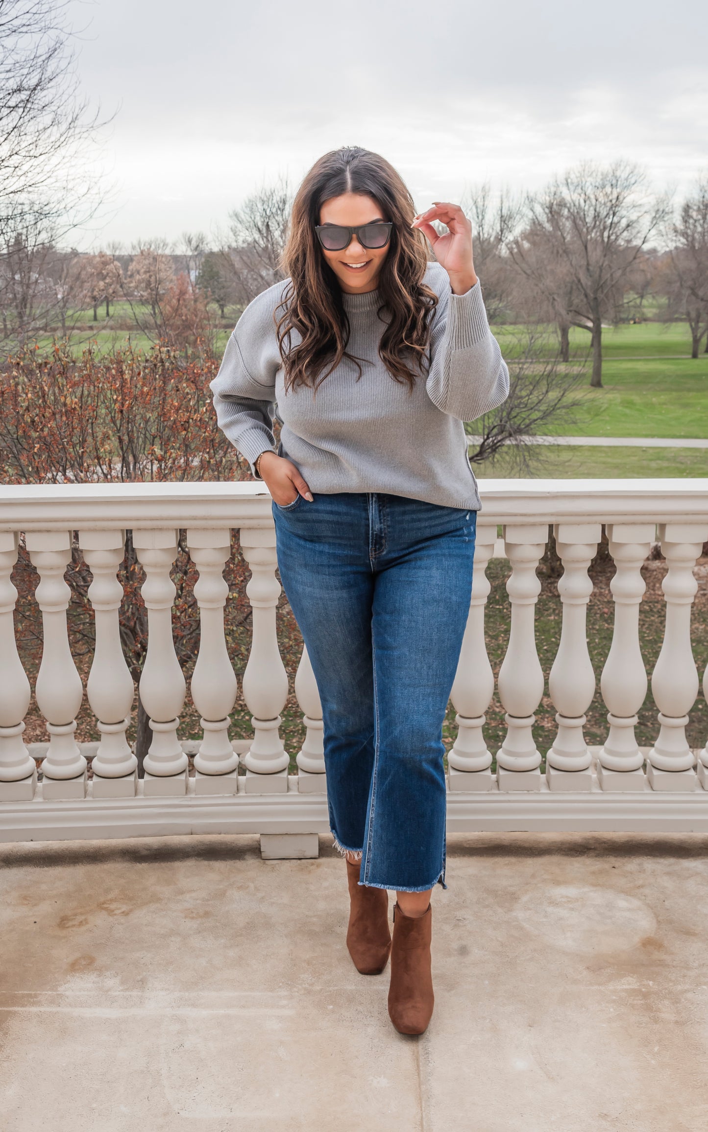 GREY ROUND NECK SWEATER LONG SLEEVES