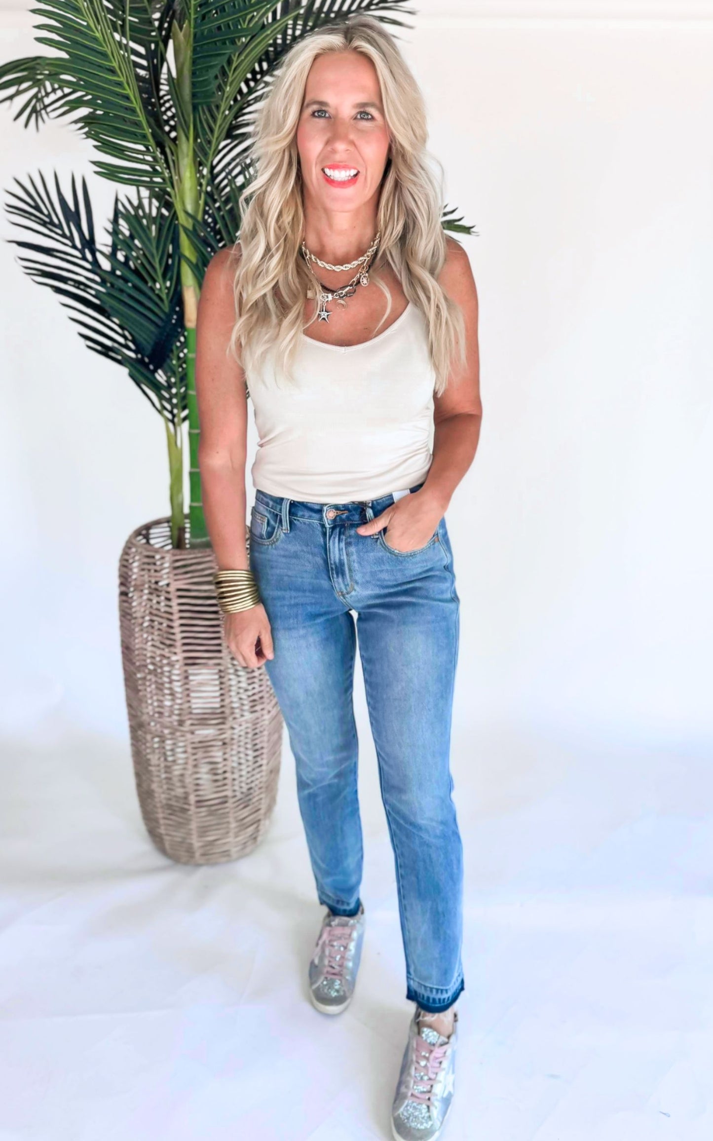 JUDY BLUE | Demi Mid Rise Magic Release Boyfriend Denim Jeans (REG/CURVY)