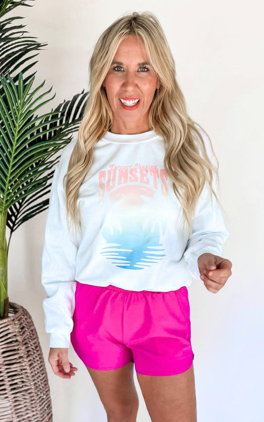 Chasing Sunsets Graphic Crewneck Sweatshirt *