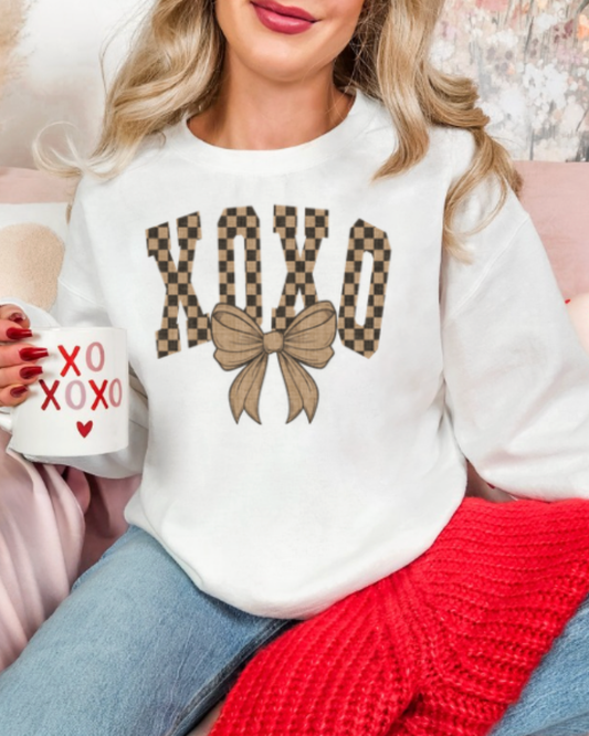XOXO Checked White Crewneck Graphic Sweatshirt *