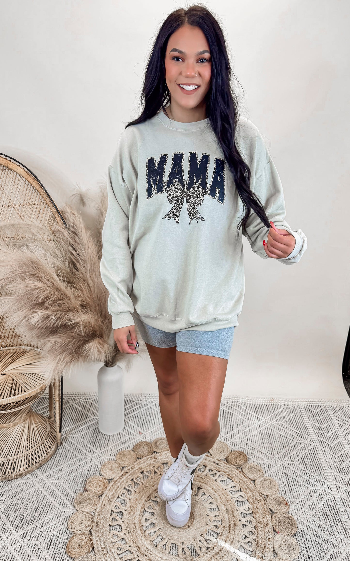 Leopard Loving Mama Graphic Crewneck Sweatshirt