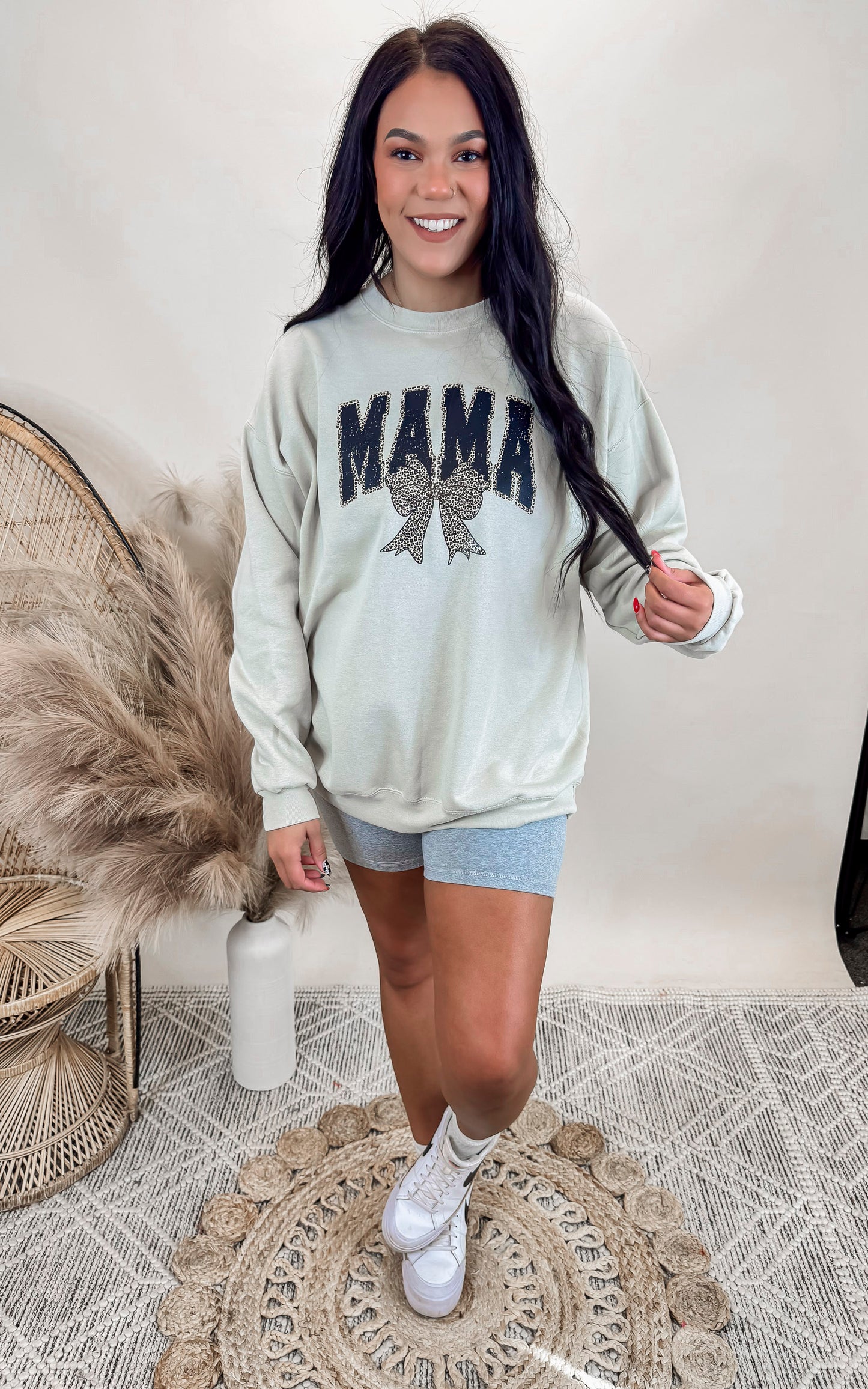 Leopard Loving Mama Graphic Crewneck Sweatshirt
