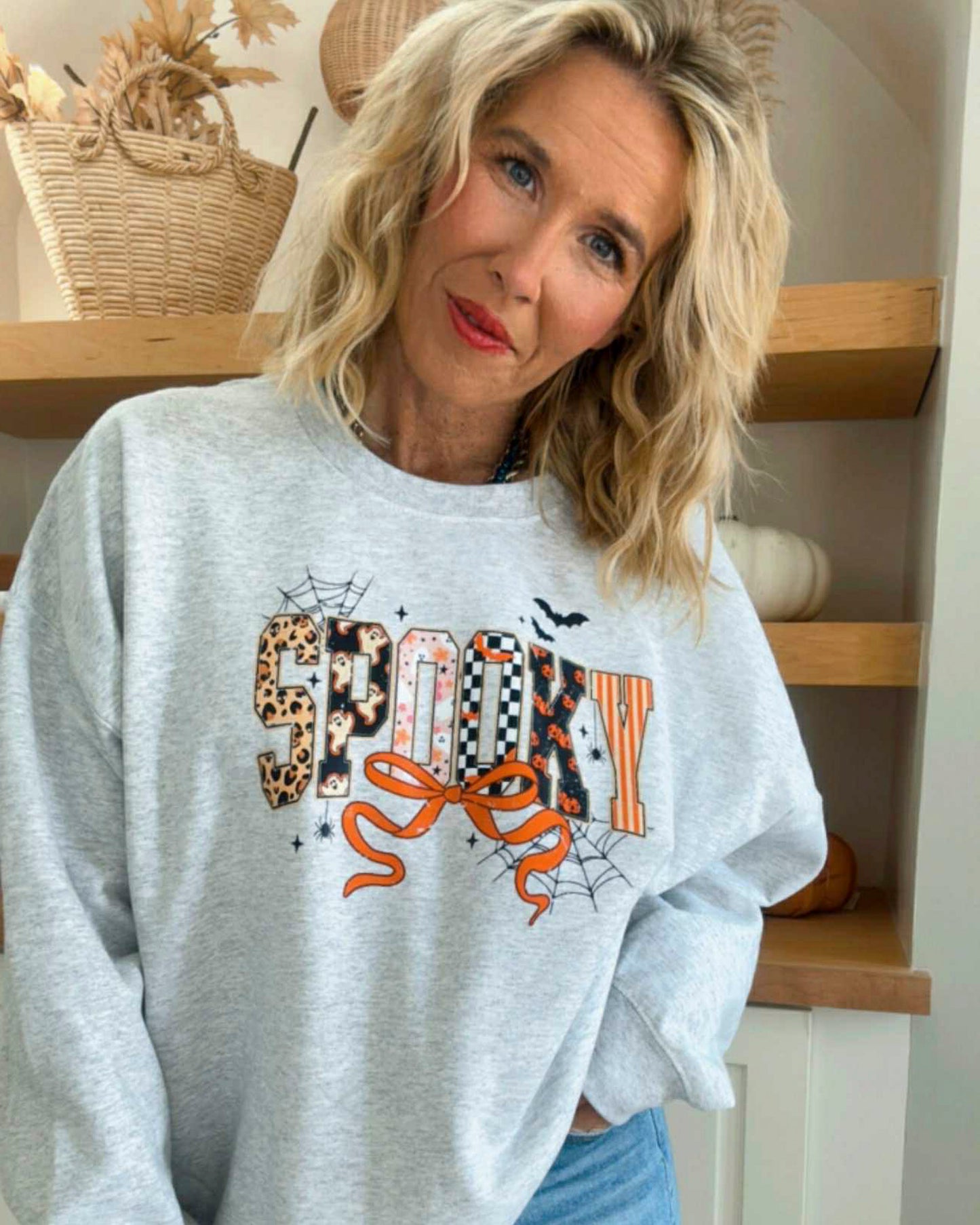 Spooky Bow Graphic Sweatshirt