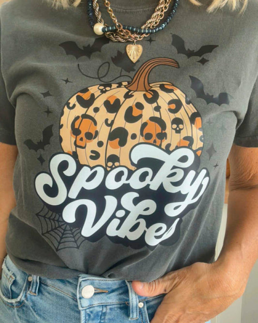 Cheetah Spooky Vibes Pumpkin Graphic T-shirt COMFORT COLORS **