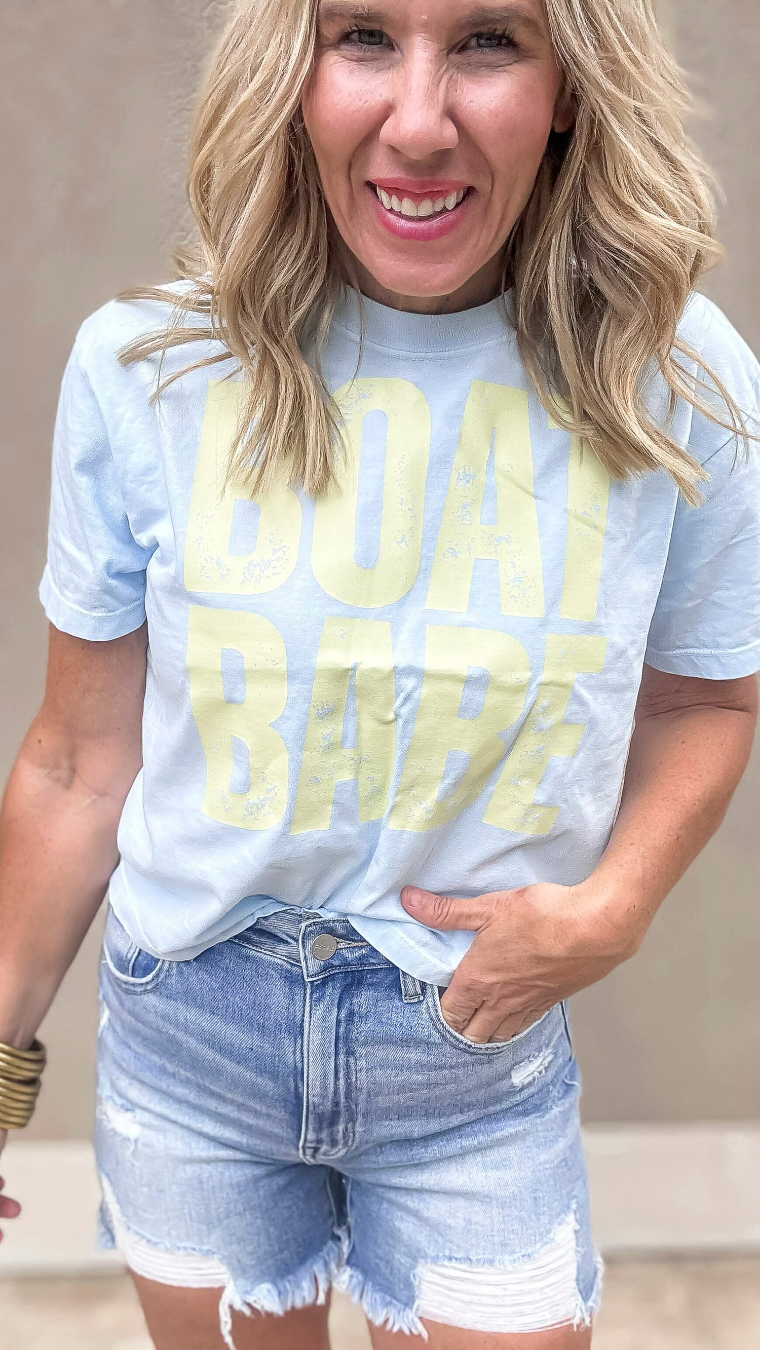Boat Babe graphic t-shirt