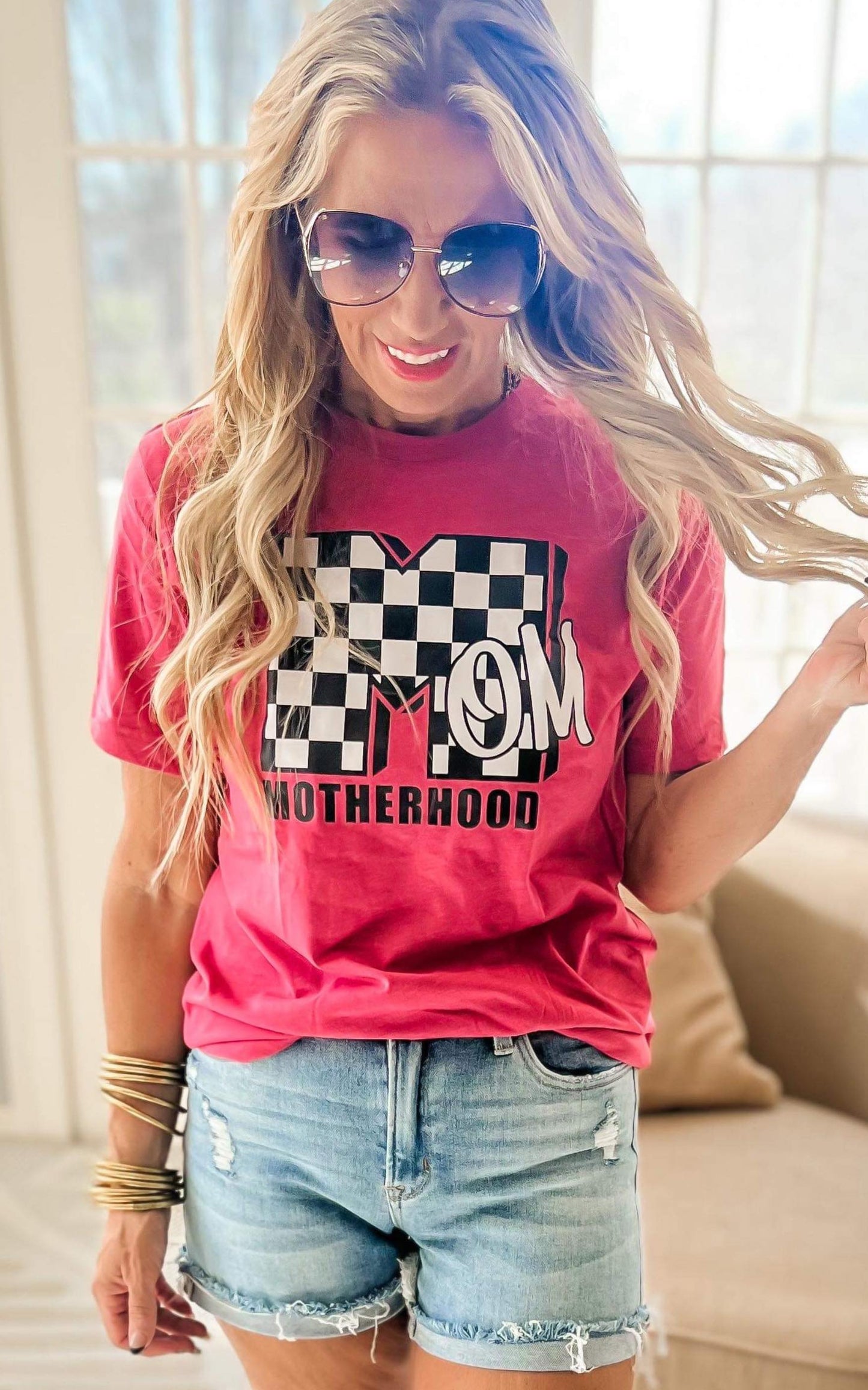 i like my MTV mom graphic tee