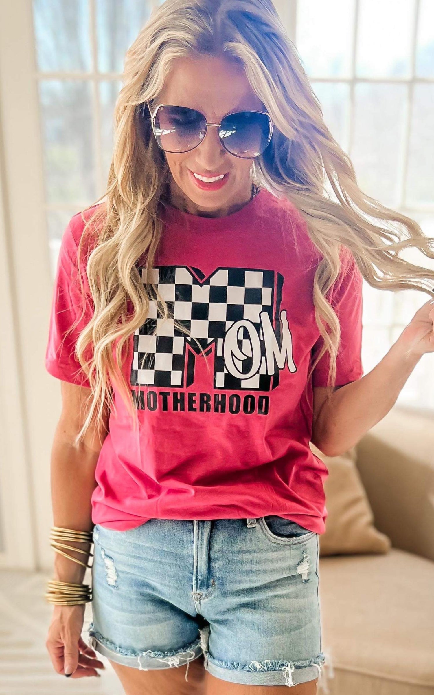 i like my MTV mom graphic tee