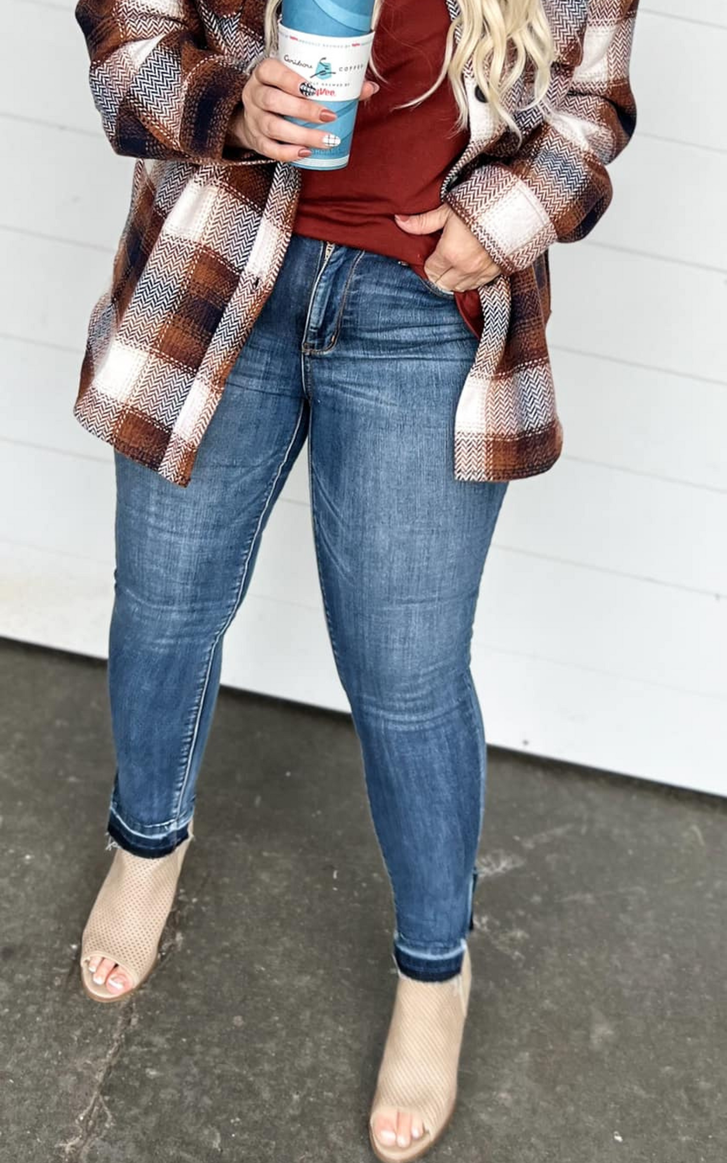 skinny hem and slide slit denim jeans