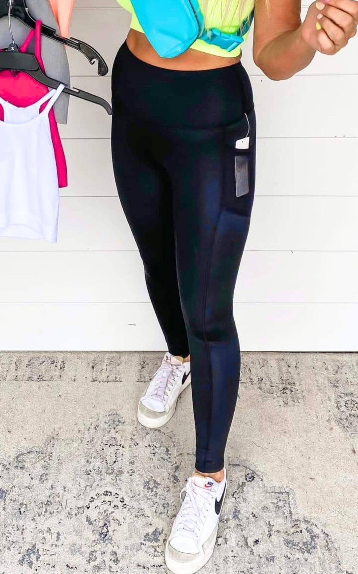 Black Solid Full Length Leggings w/ Mesh Side Pocket