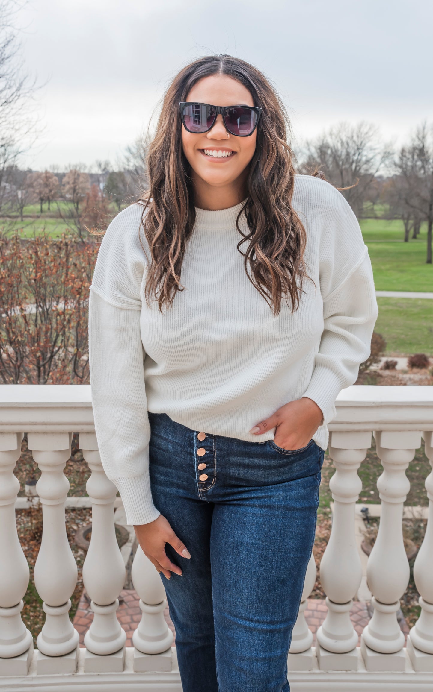 IVORY ROUND NECK SWEATER 