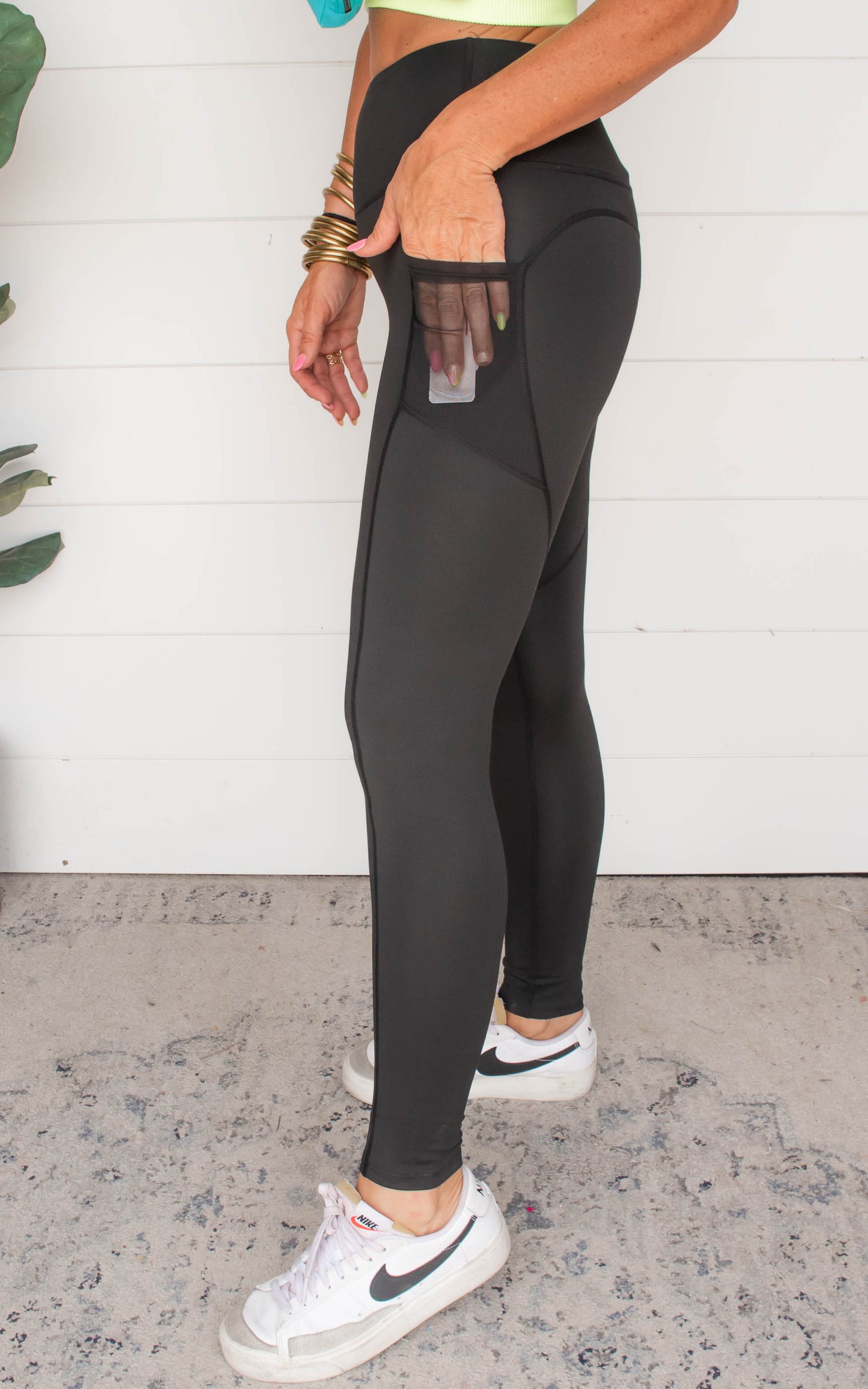 Black Solid Full Length Leggings w/ Mesh Side Pocket