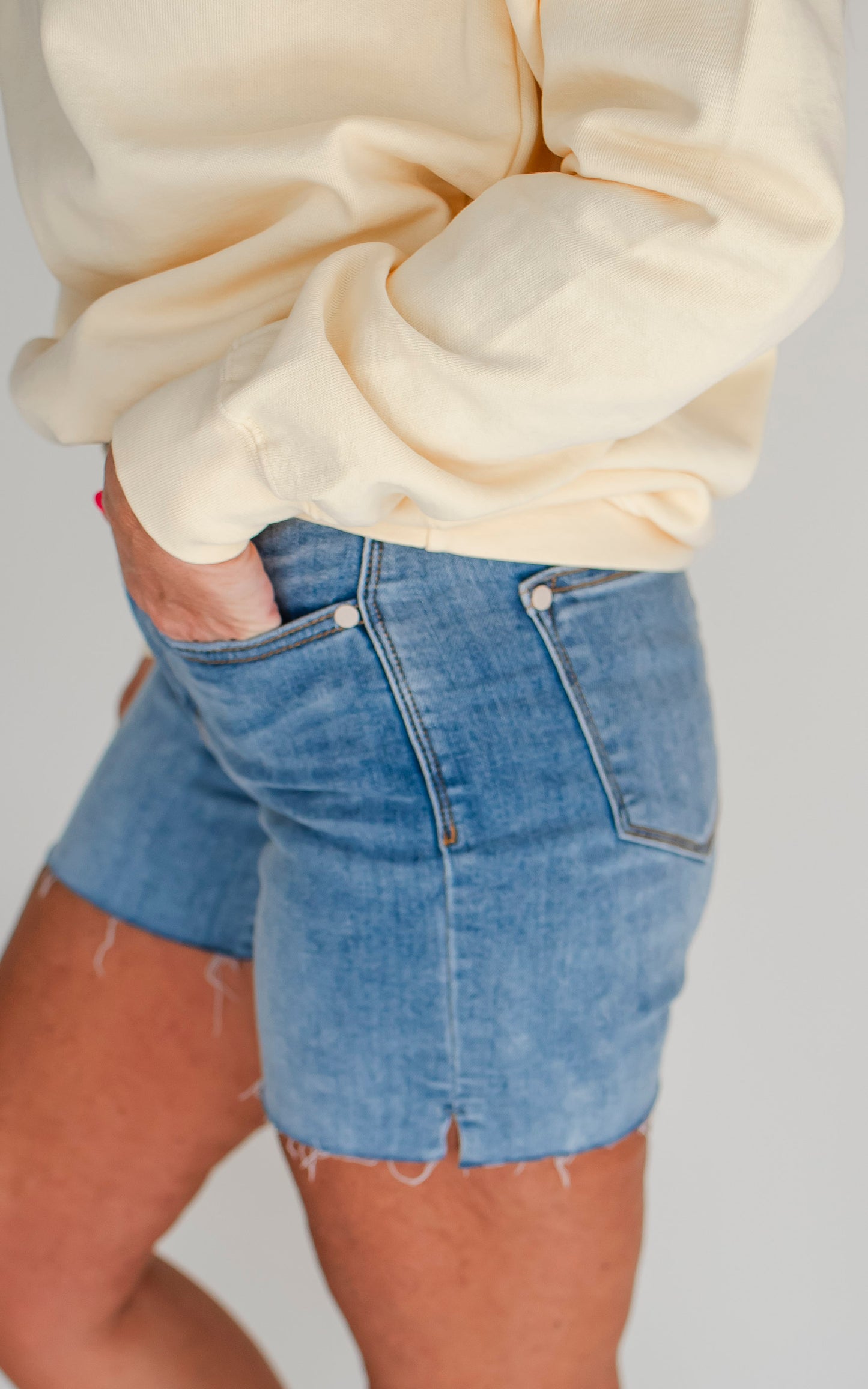 The Jenna Mid-Rise Cut Off Denim Shorts (REG/CURVY) | Judy Blue - Final Sale