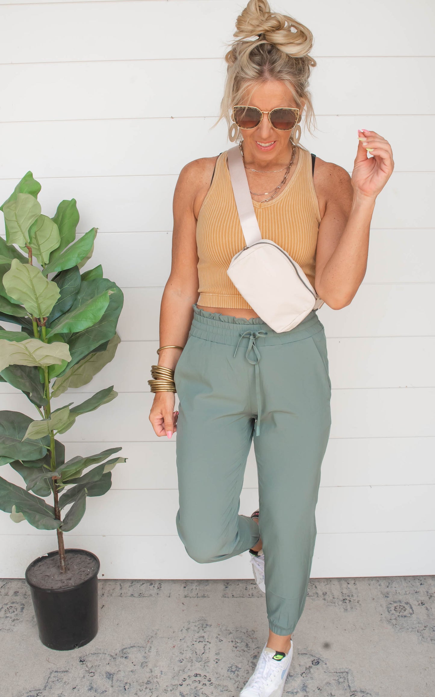 Cuffed Essential Highwaist Joggers | Mono B