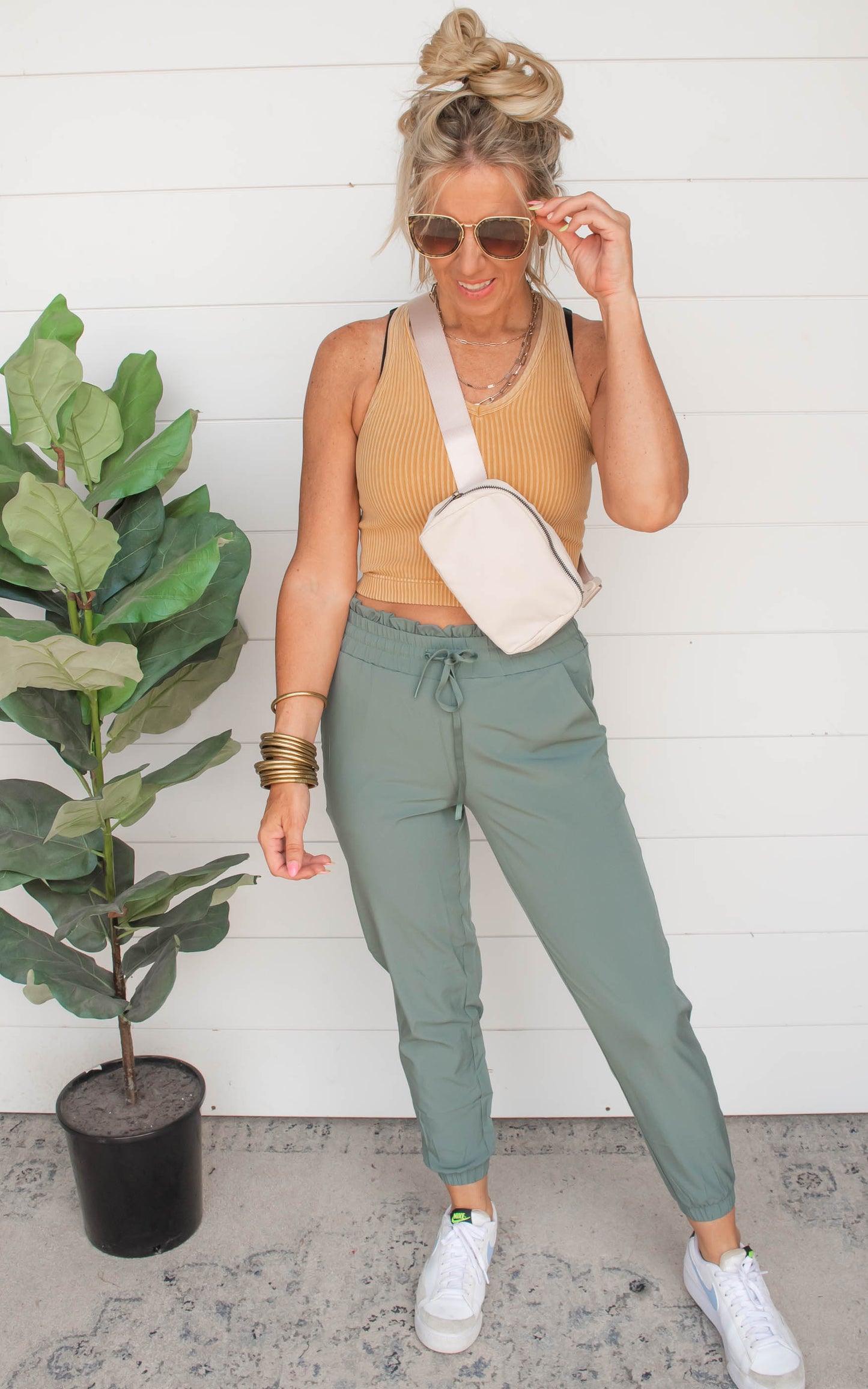 Cuffed Essential Highwaist Joggers | Mono B