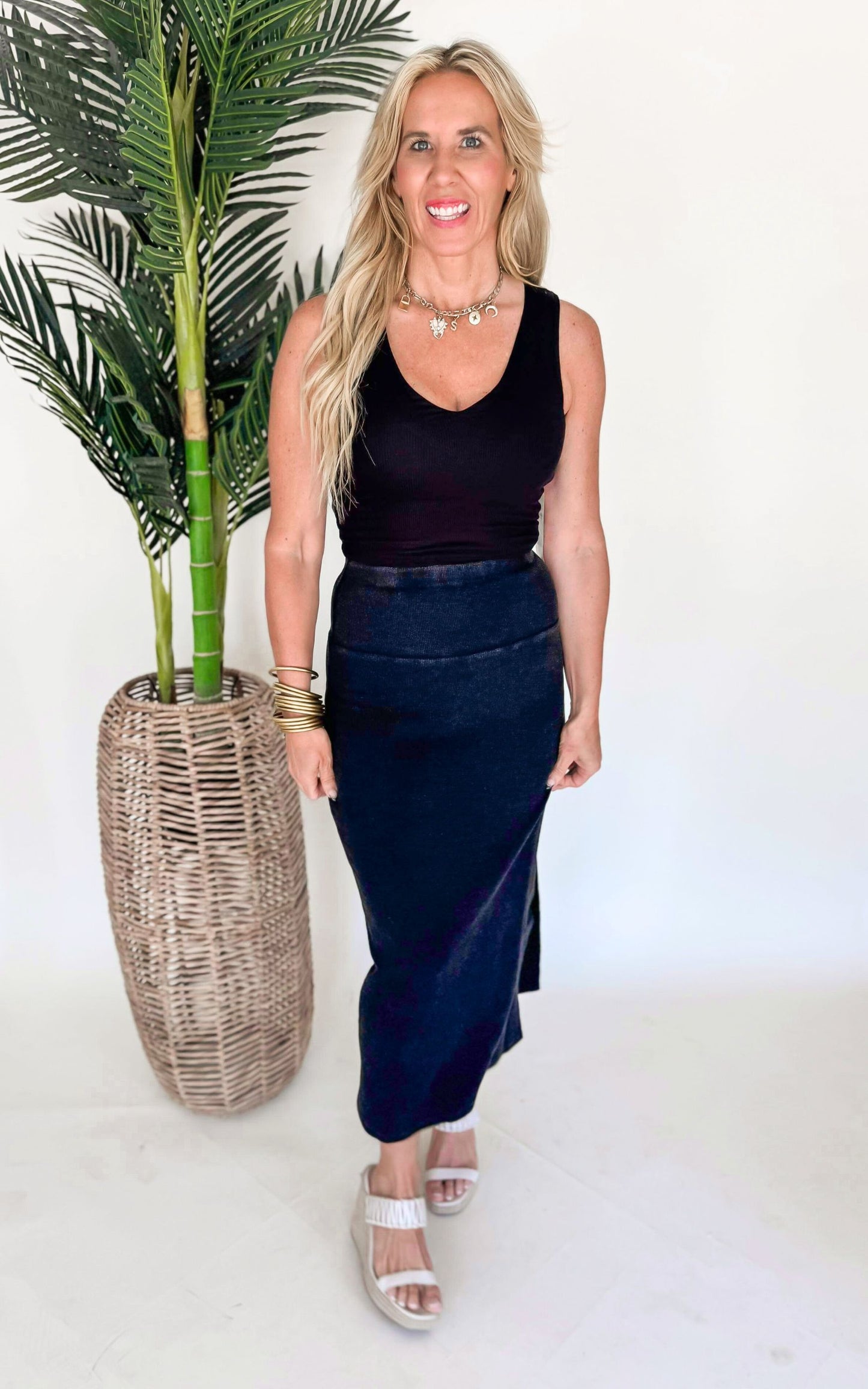 Ribbed V-Neck Cropped Tank Top - Mono B