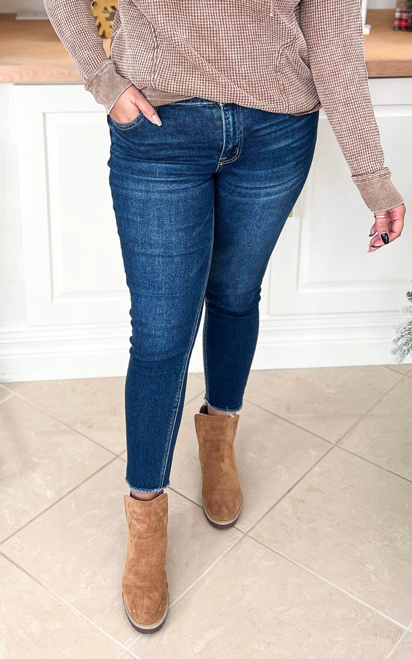 Mid-Rise Raw Hem Crop Skinny Jean - Final Sale