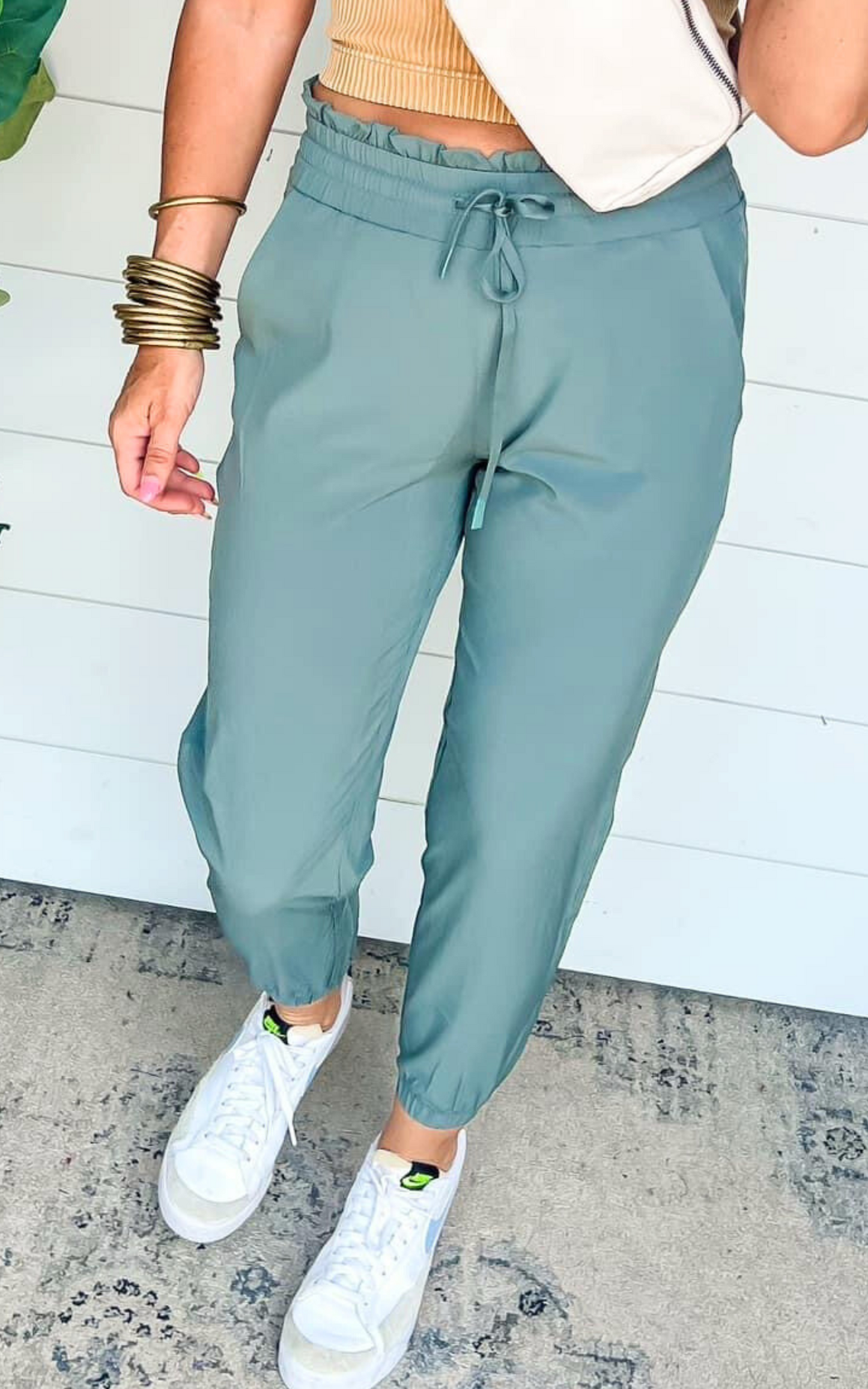 Cuffed Essential Highwaist Joggers | Mono B