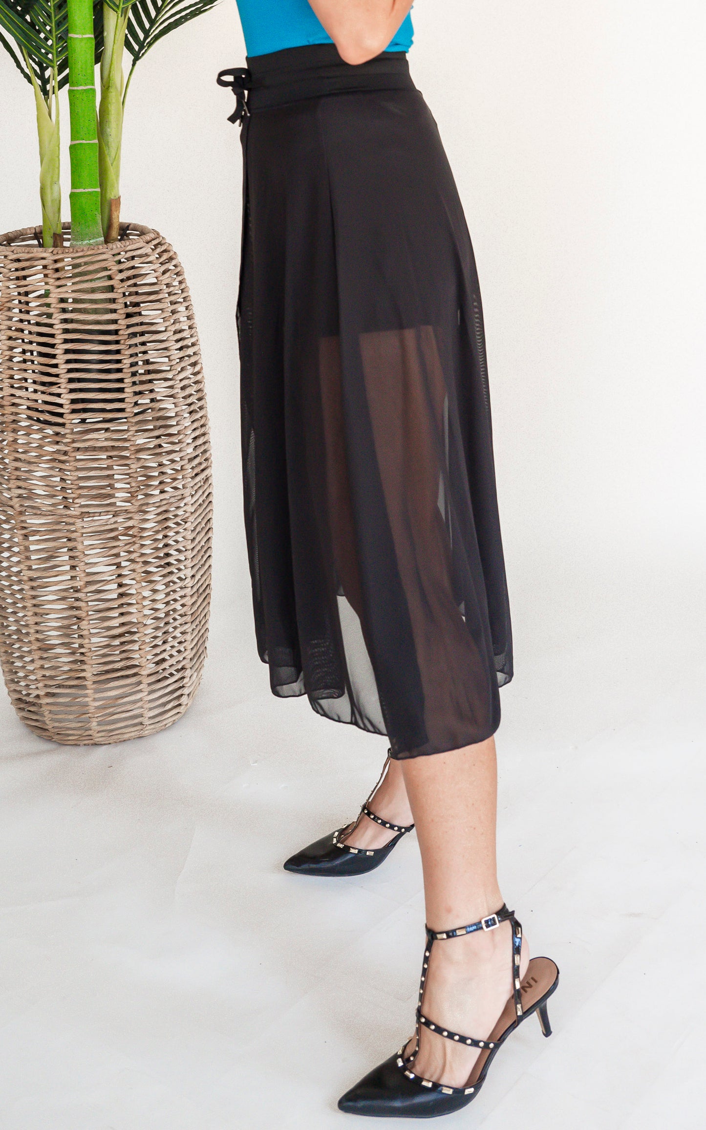 Halara High Waisted Drawstring Contrast Mesh 2-in-1 Side Pocket Flowy Midi Flare Casual Skirt - Black**