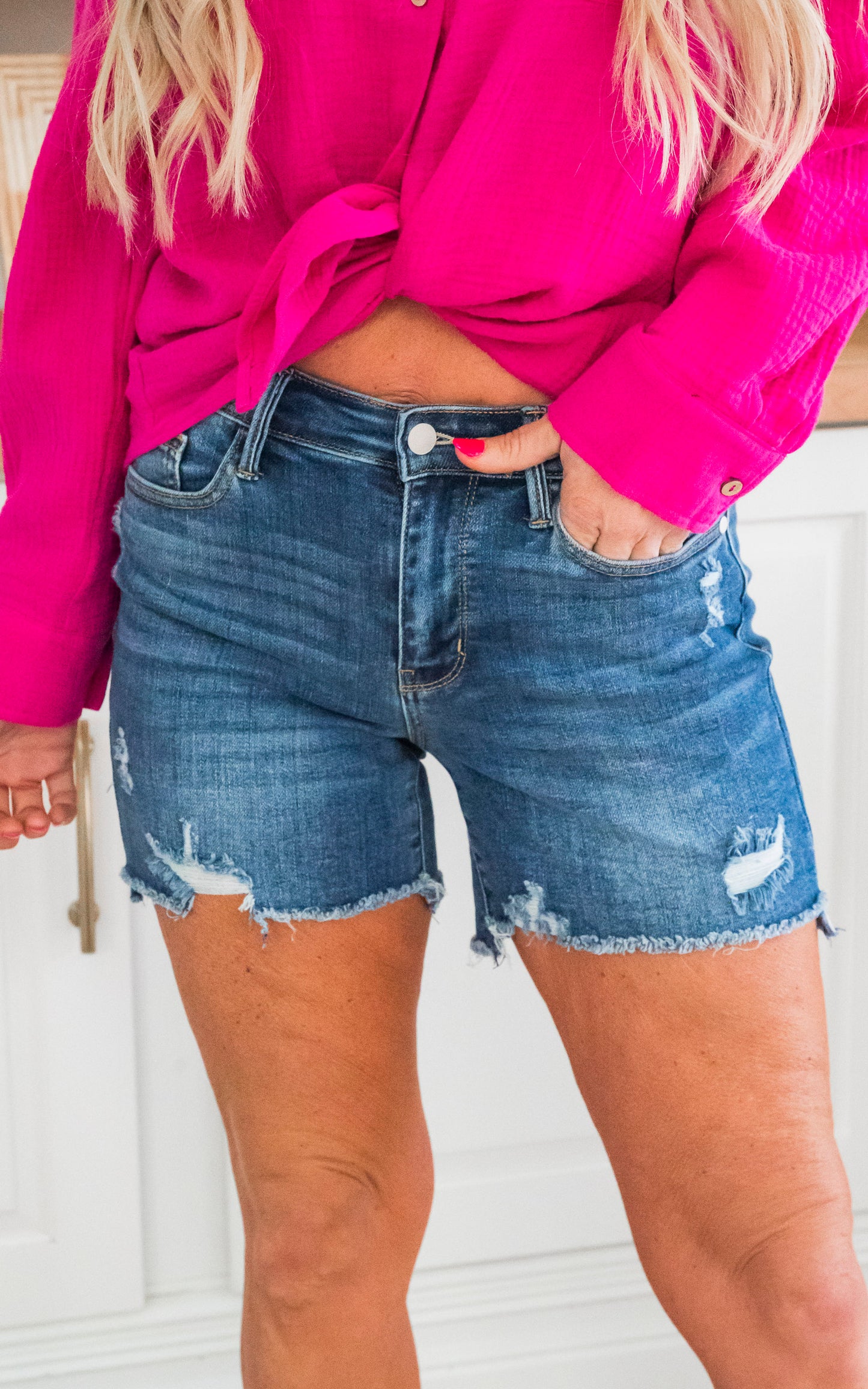 JUDY BLUE Mid-Rise Hi-Lo Cut Hem & Destroy Shorts