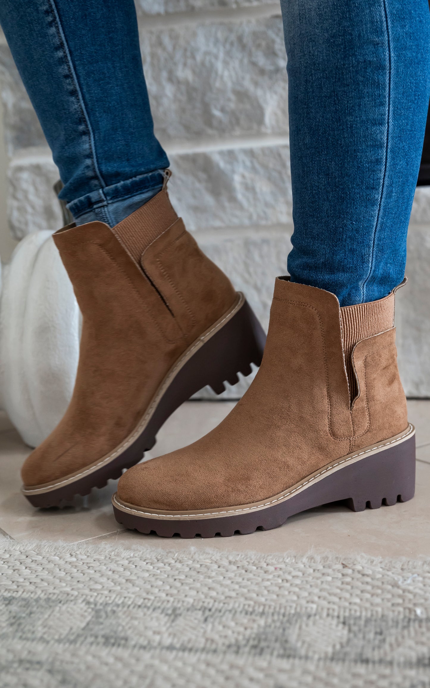 Corkys Basic Bootie - Camel Suede