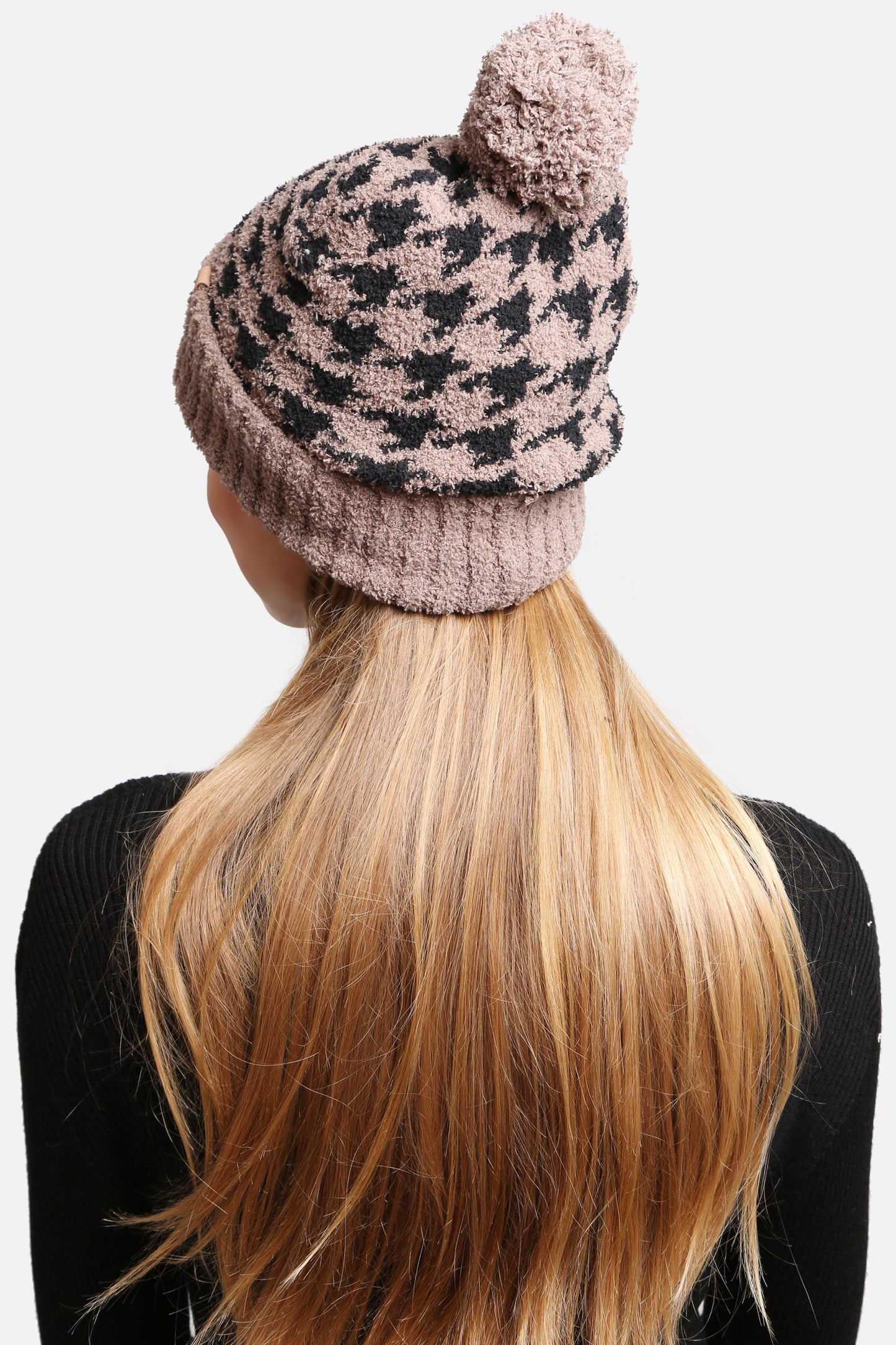 Houndstooth Beanie w/ Pom Pom *8DEAL-COUPON EXCLUDED