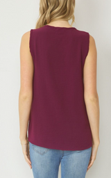 Falling for This Sleeveless V-Neck Top