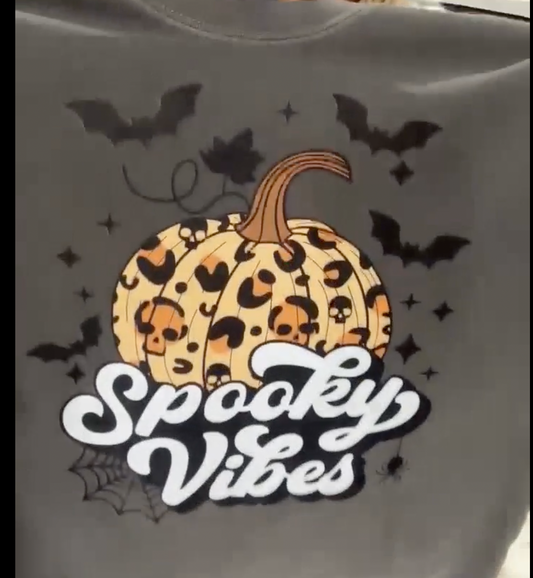Cheetah Spooky Vibes Pumpkin Graphic Sweatshirt COMFORT COLORS