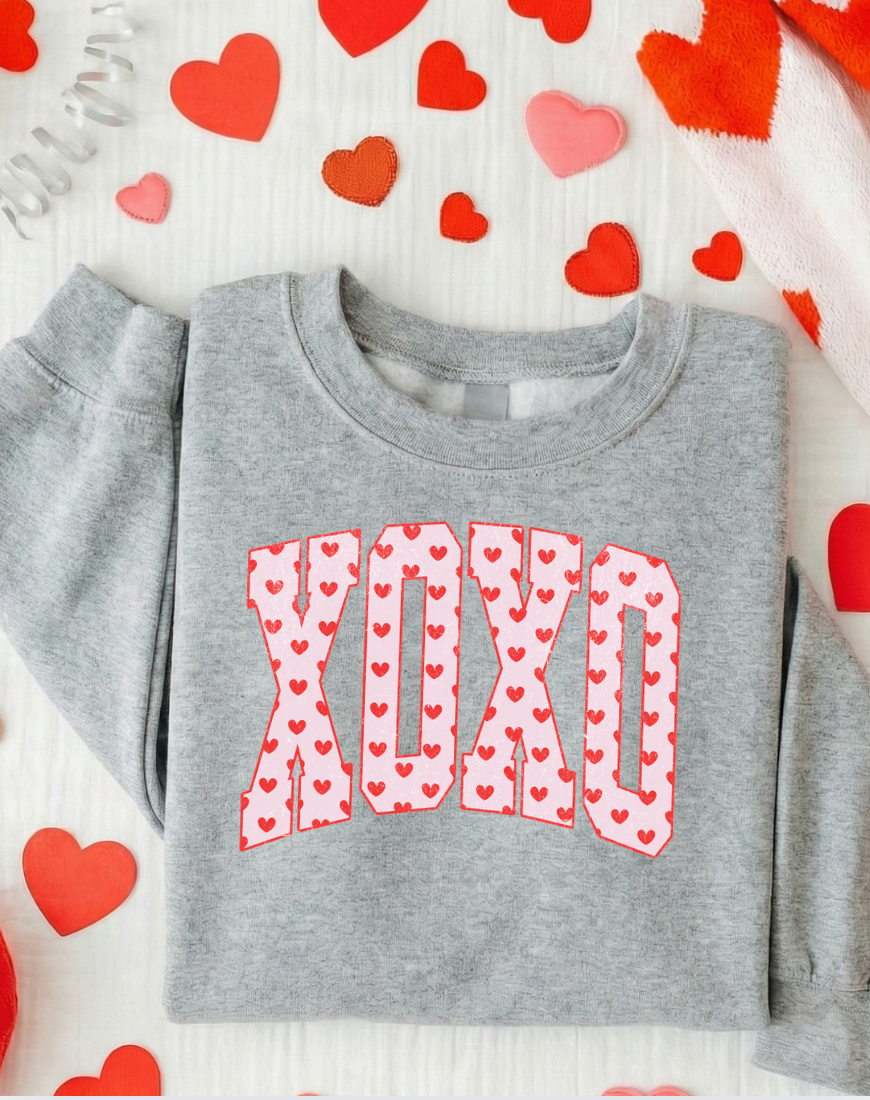 XOXO Hearts Crewneck Graphic Sweatshirt *