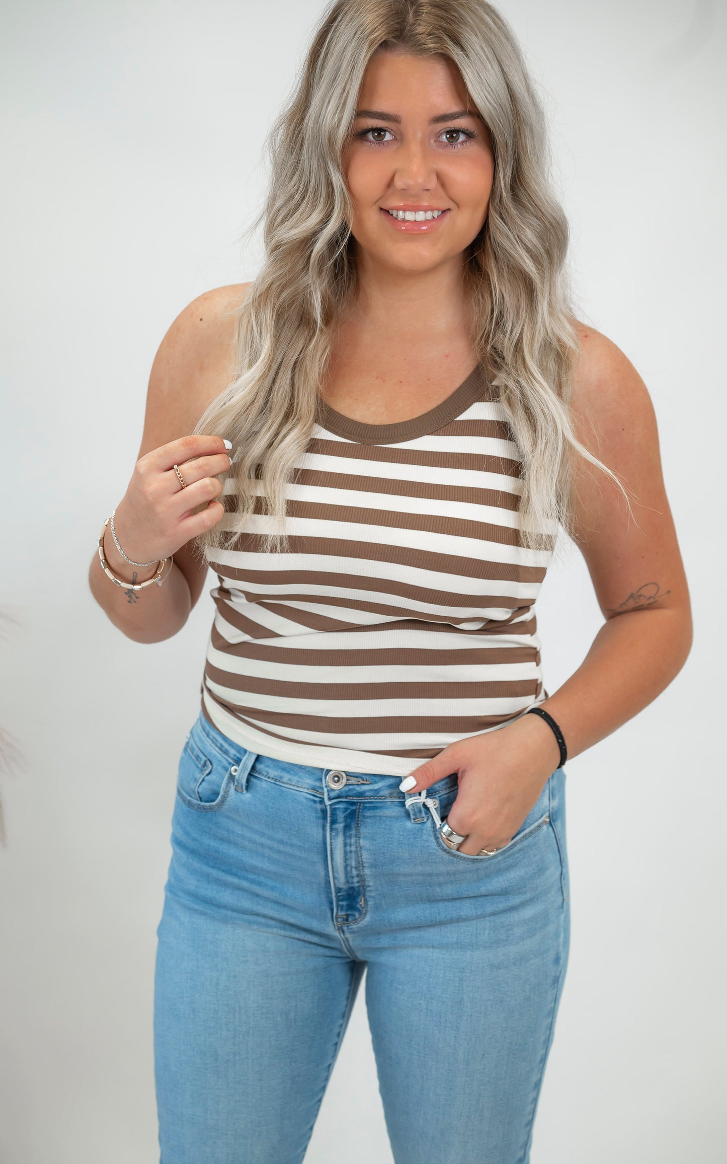 Contrast Stripe Scoop Neck Built-in Bra Tank Top