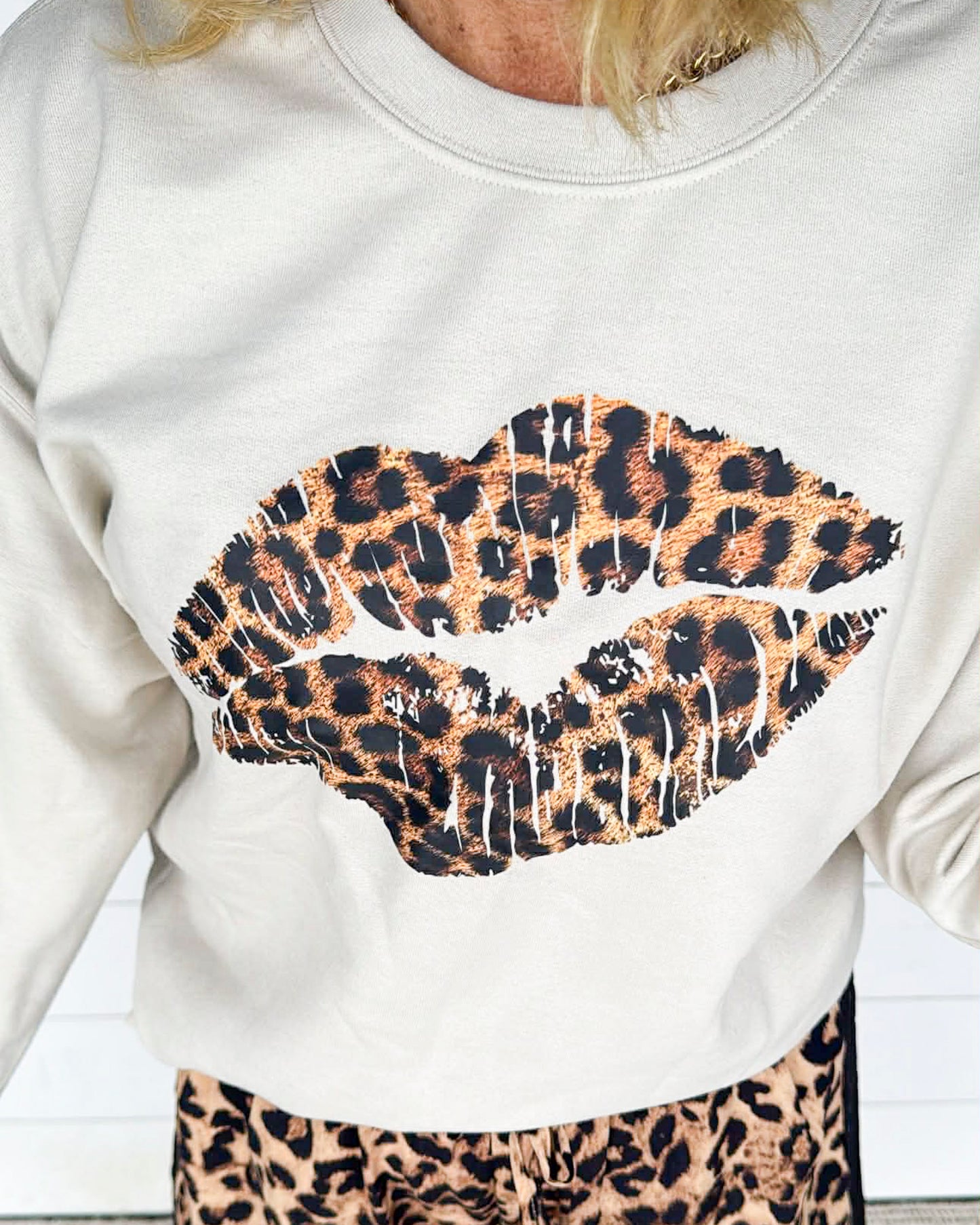 Cheetah Lips Sand Crewneck Graphic Sweatshirt *