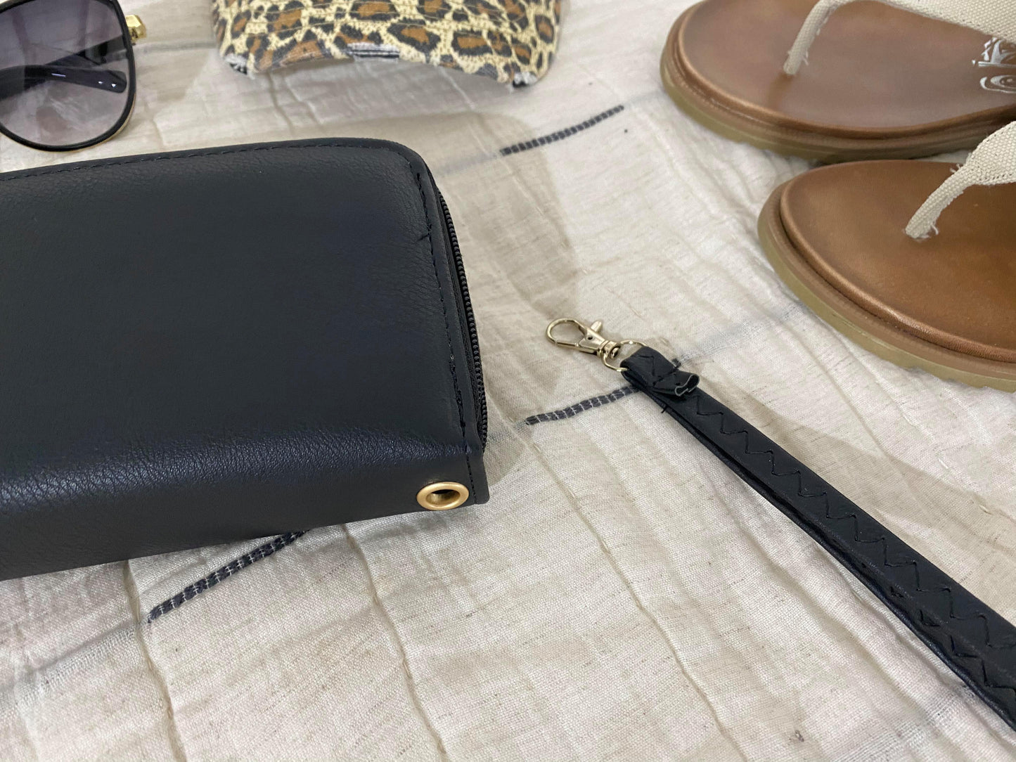 black clutch wallet