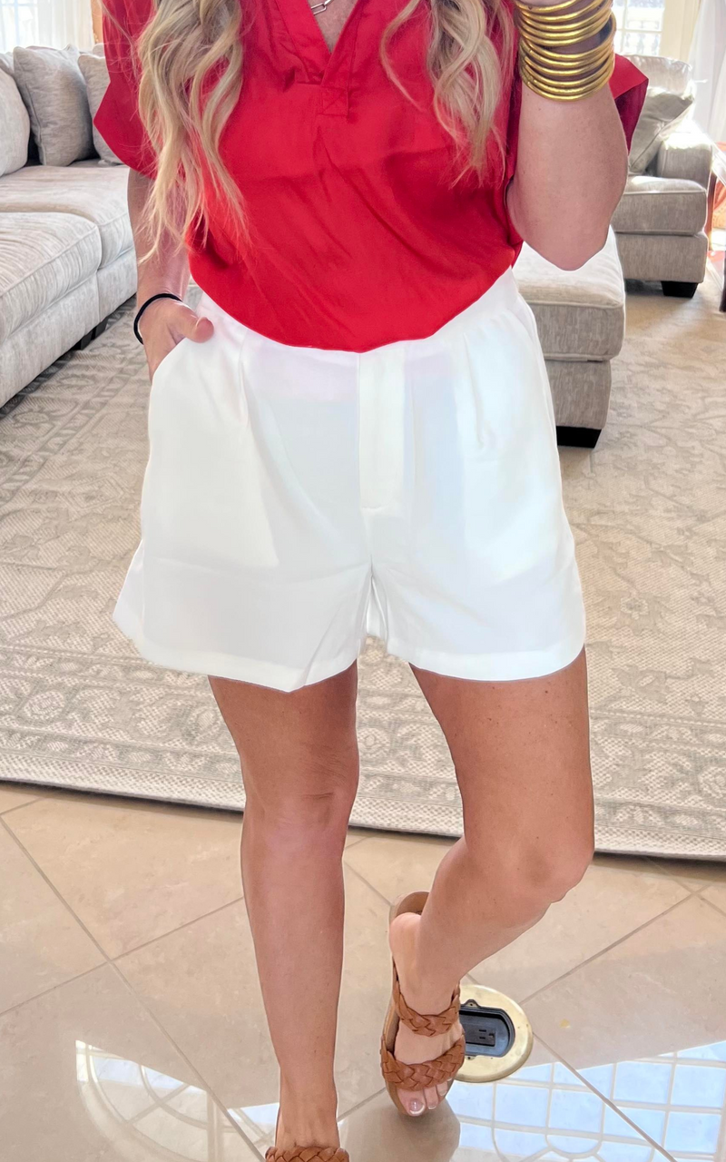 White Dress Up Button Point Pocket Shorts