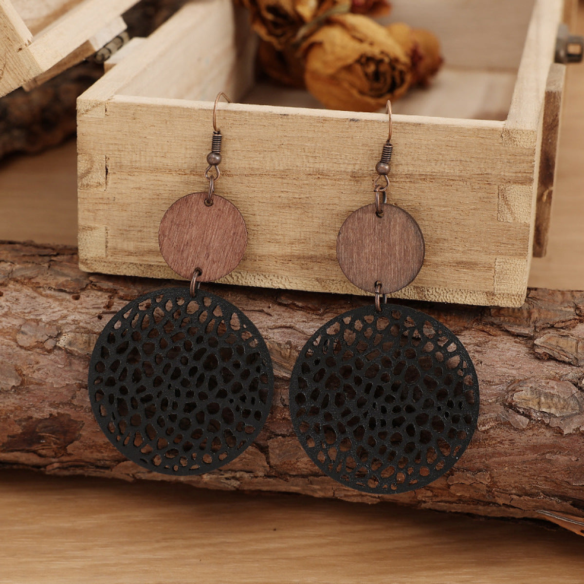 circle leather black earrings