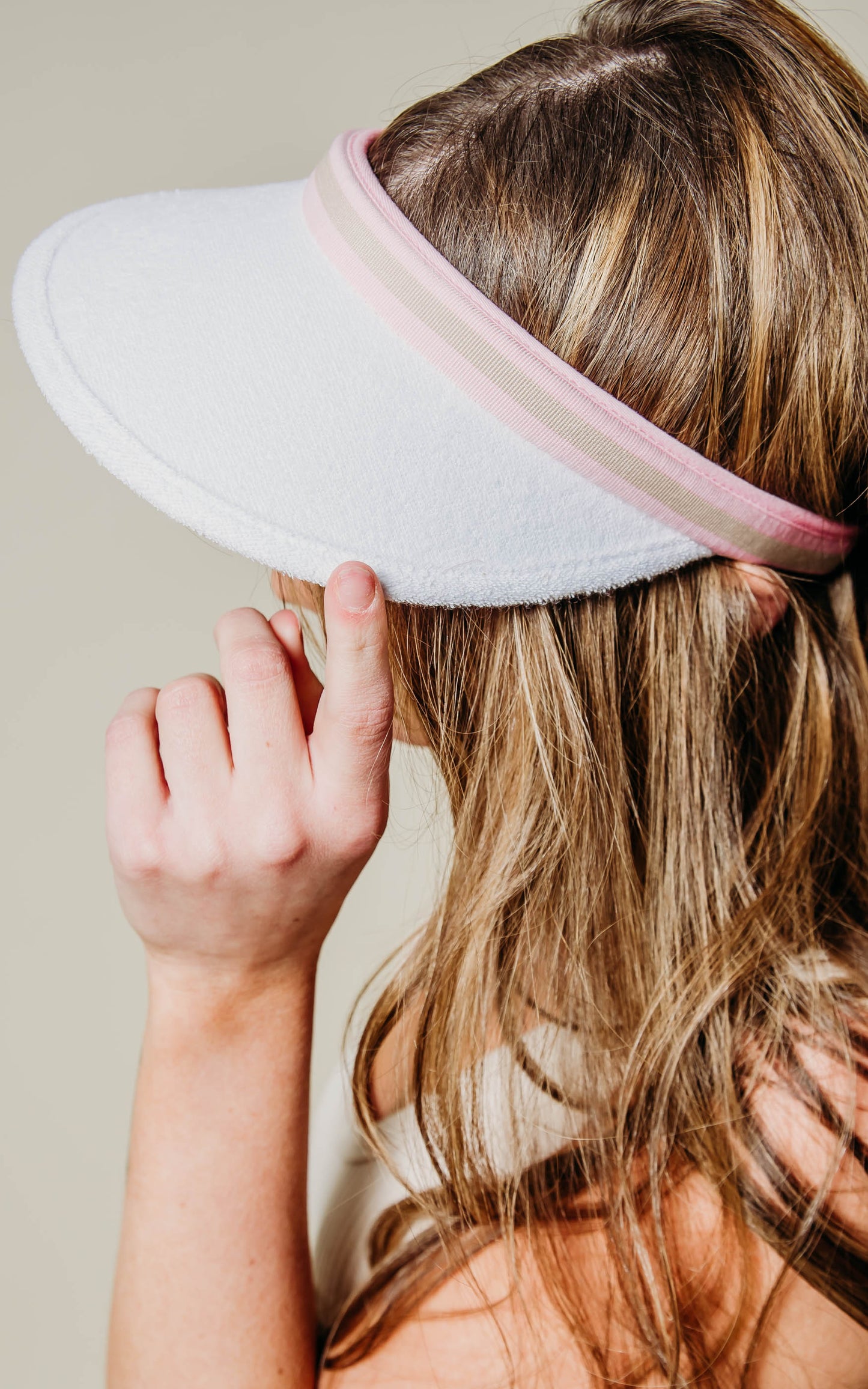 WHITE PINK TRIM VISOR HAT 