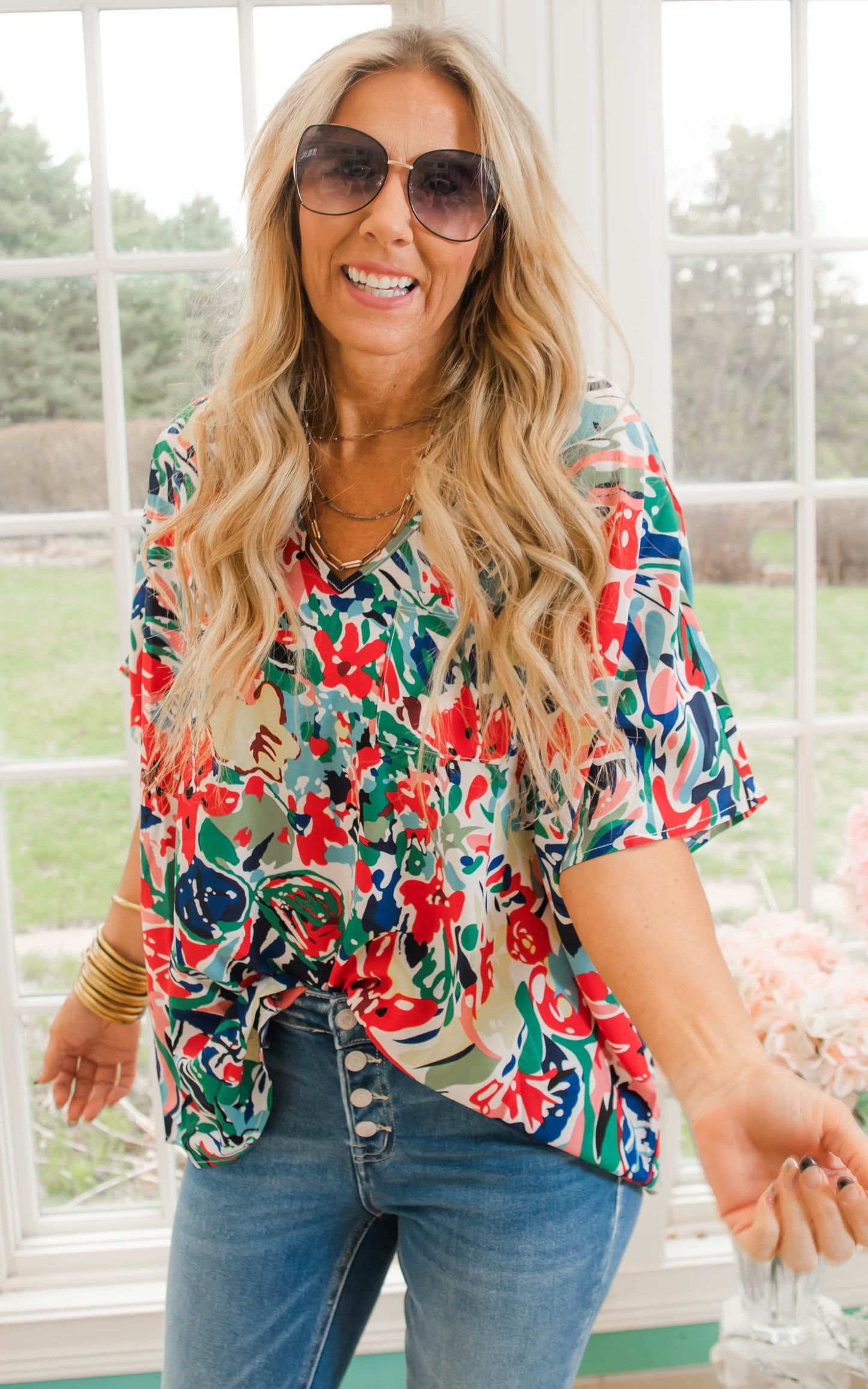 BOLD FLORAL VNECK TOP 