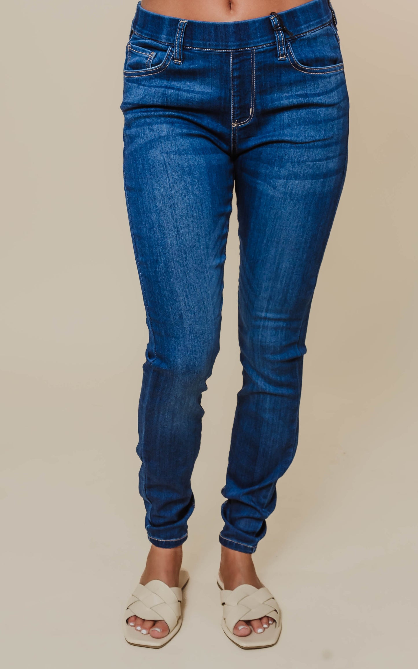 dark wash skinny jean 