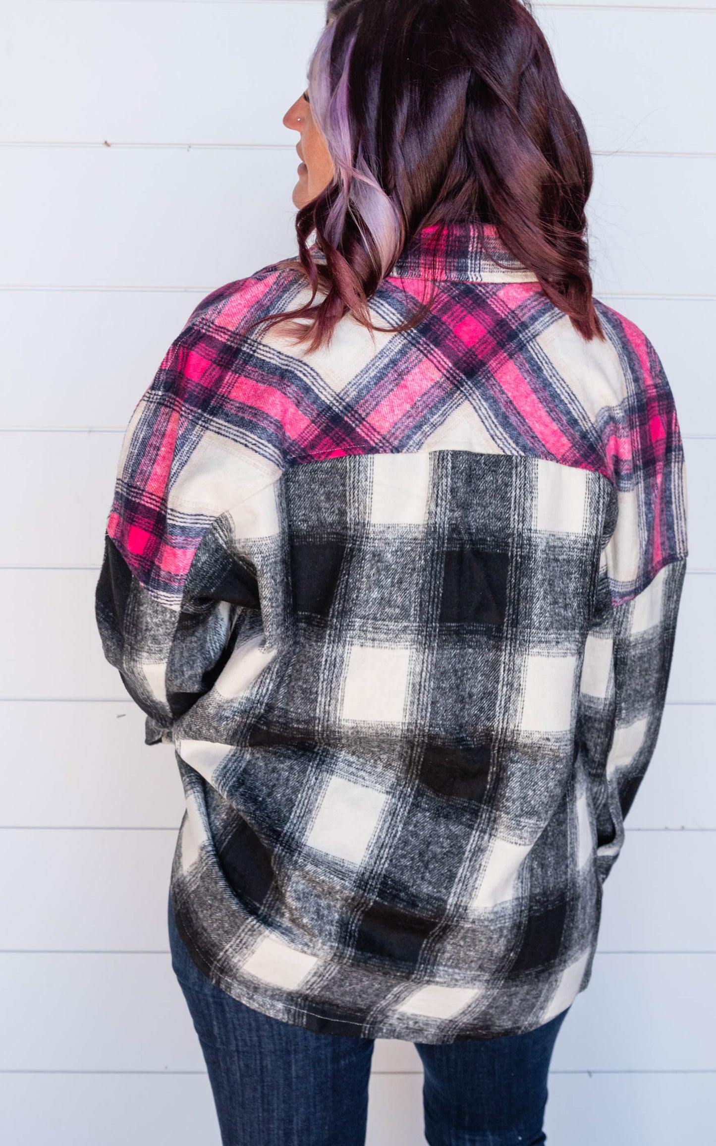 OVERSIZED YARN DYED PLAID LONGLINE SHACKET -  Black/Magenta