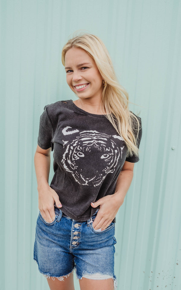 Distressed Tiger Graphic Cropped Tee