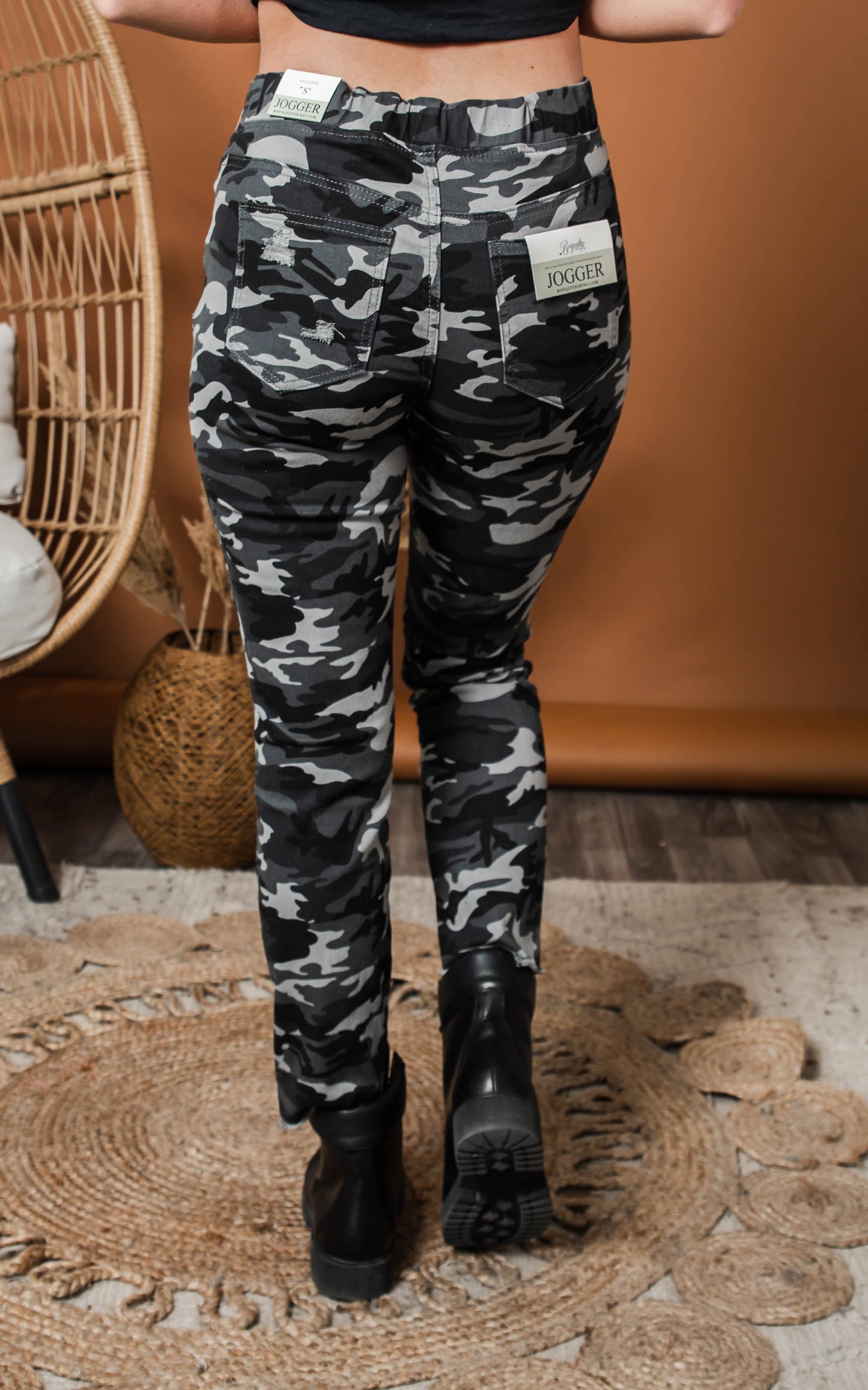 High Rise Camo Ankle Jogger -YMI