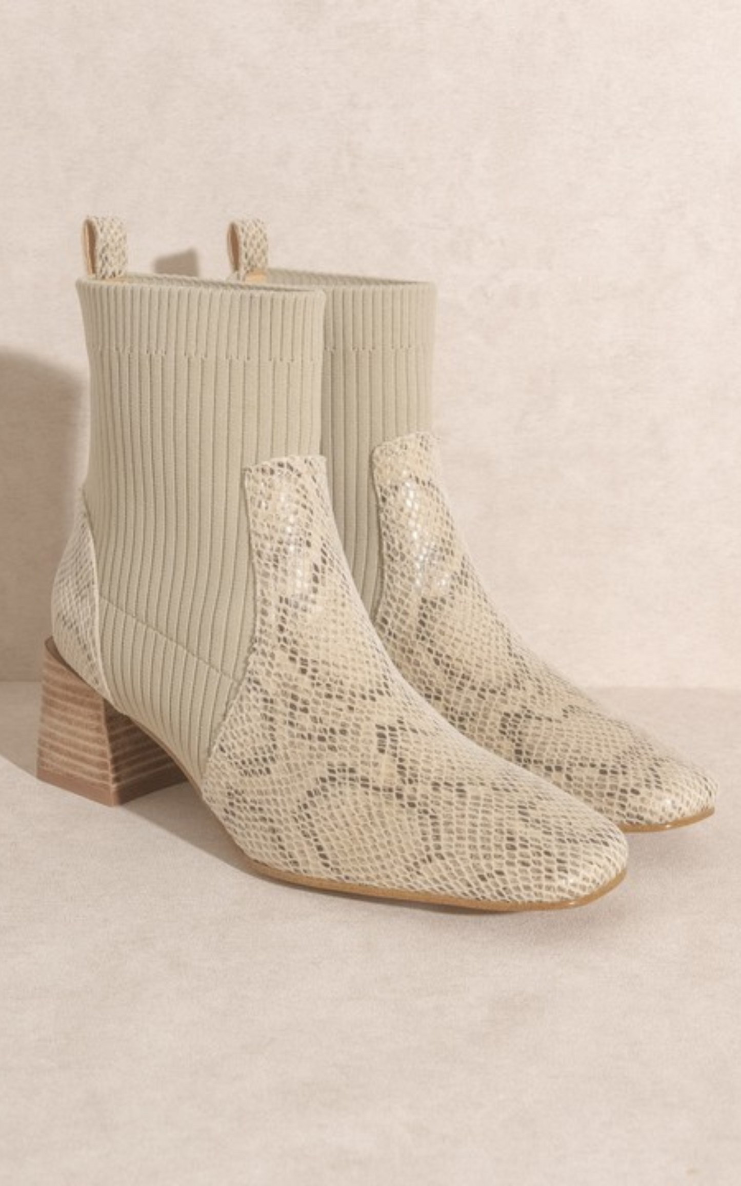 OASIS SOCIETY Geraldine Sock Bootie