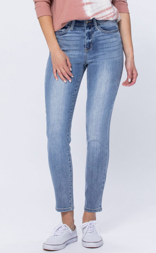 Judy Blue | High Rise Light Bleach Wash Relaxed Fit | FINAL SALE