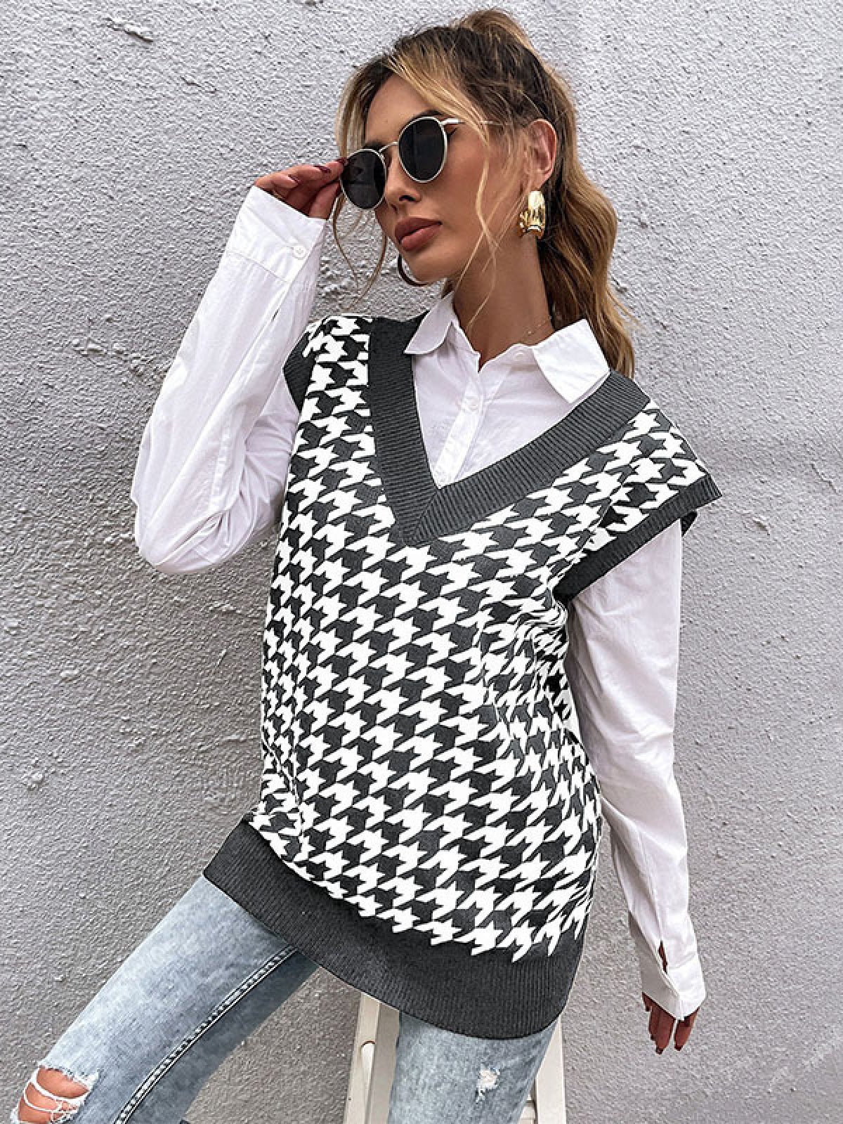 V-Neck Houndstooth Knit Vest